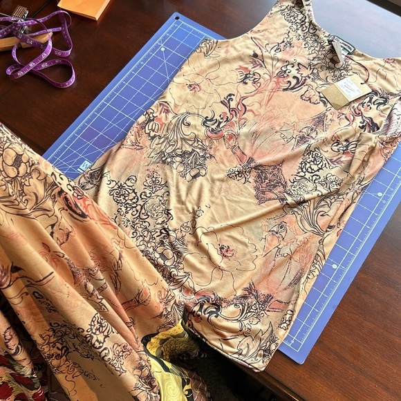 2 piece Tank top and belted over jacket “nothing matches” newspaper print fabric - Picture 16 of 17